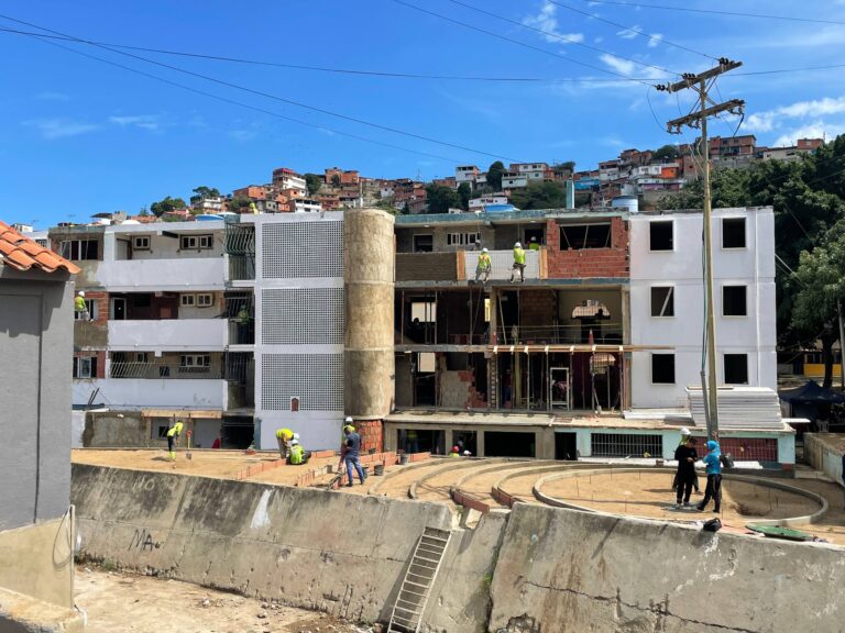 Venezuela responde con hechos: GMVV reconstruye viviendas afectadas en La Guaira como acto de soberanía y resistencia